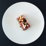 Котлети по-київськи в домашніх умовах: як приготувати соковите м’ясо з хрусткою скоринкою та вершковою начинкою